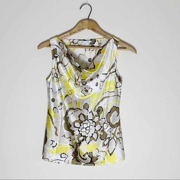 💋 CLEARANCE Lovely St. John designer blouse top. - Picture 2 of 4